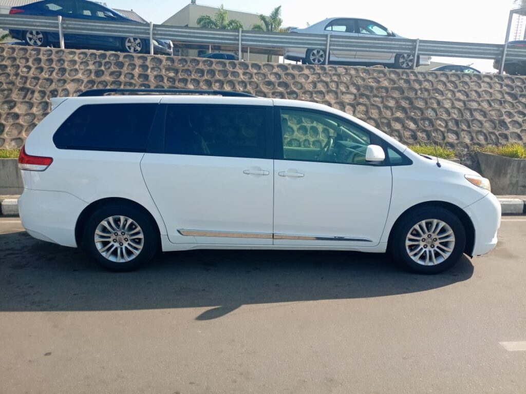 Sienna Car Hire in Abuja