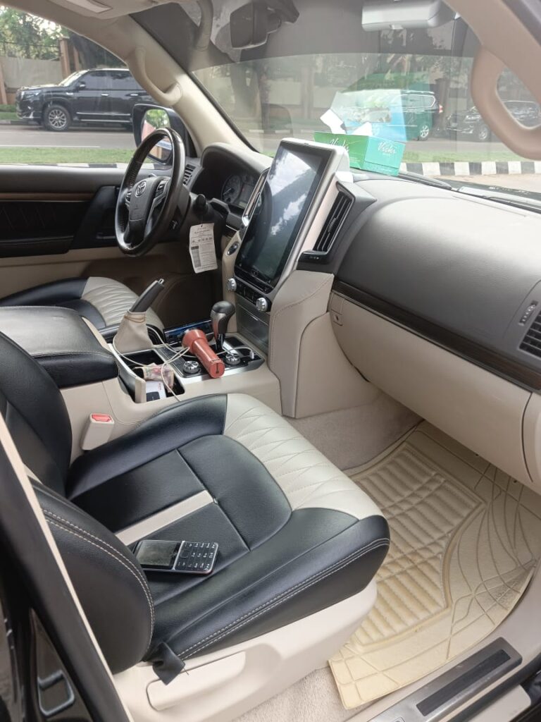2022 Land cruiser for rent