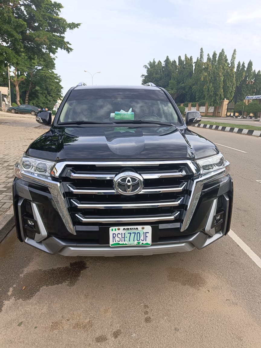 2022 Land cruiser for rent